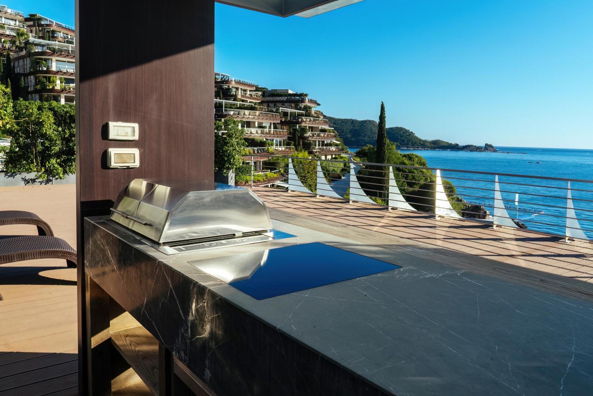 Luxury Waterfront At Dukly Gardens Villa