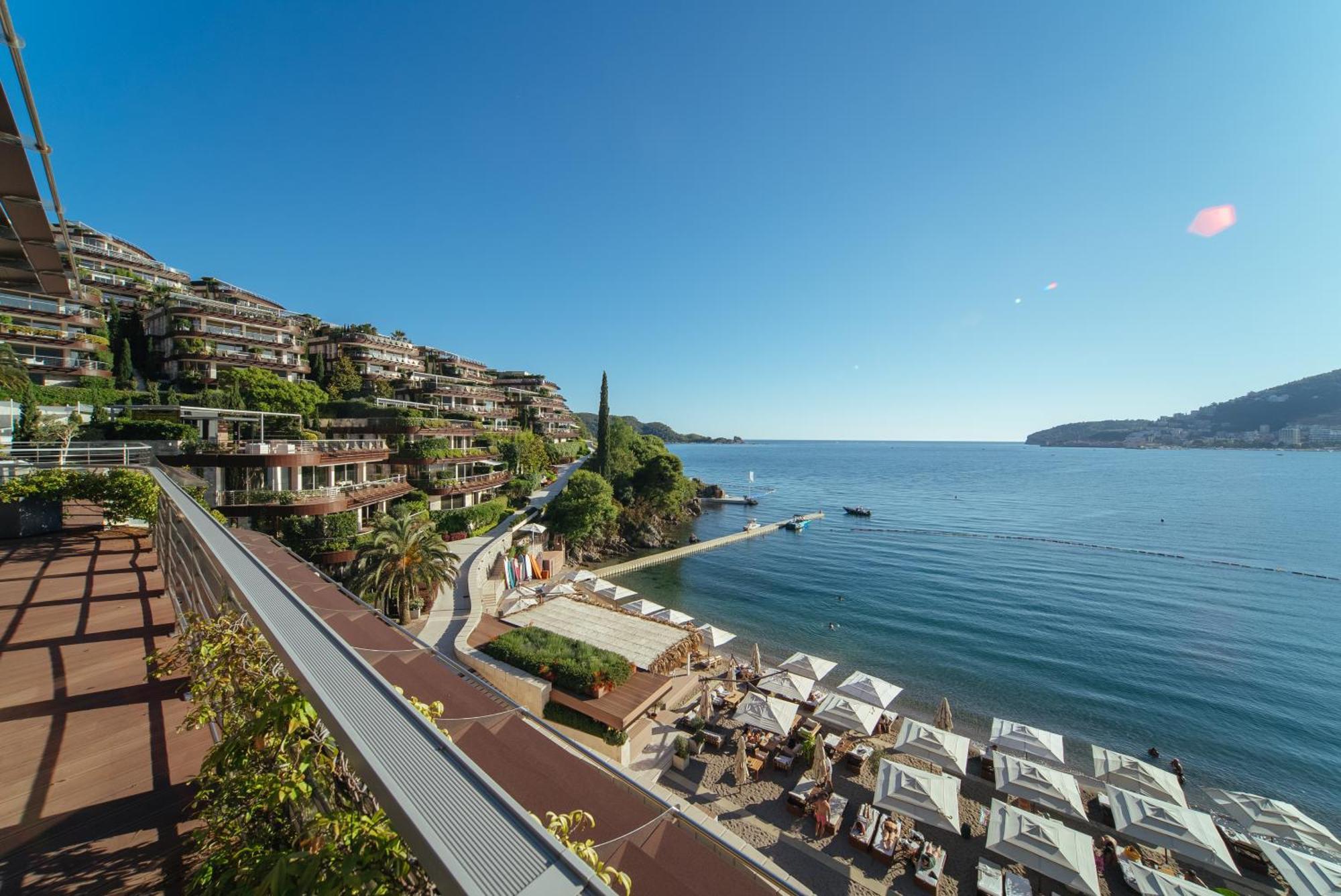 Luxury Waterfront At Dukly Gardens Villa