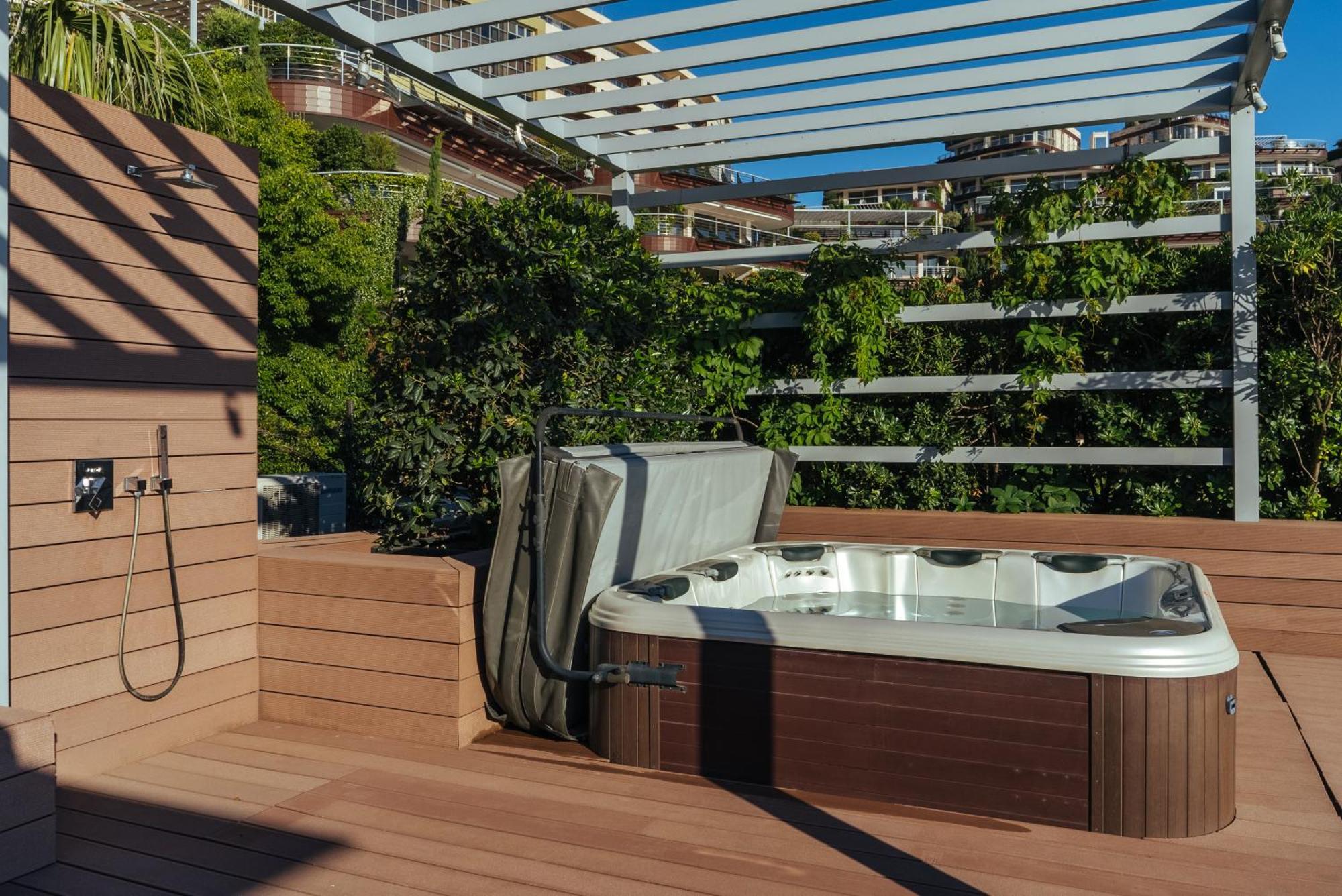 Villa Luxury Waterfront At Dukly Gardens *